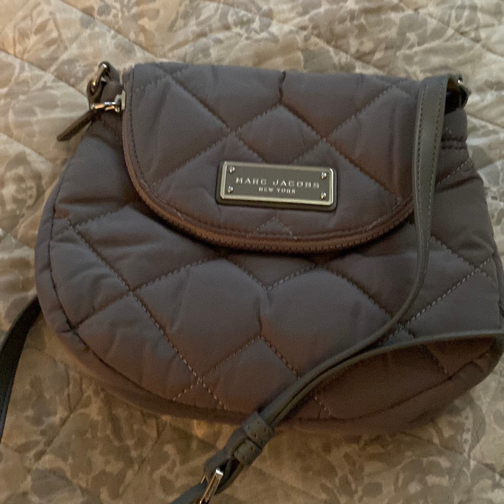 Marc Jacobs quilted gray crossbody.. in perfect condition.. smoke/pet free home